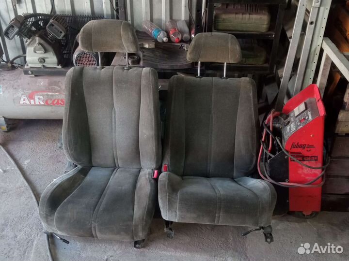 Сиденья от иномарки