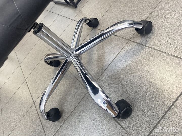 Стул мастера маникюра