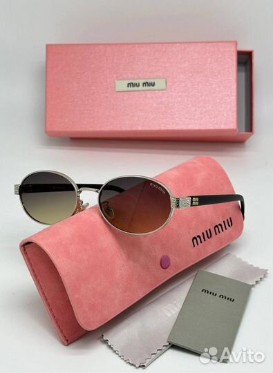 Солнцезащитные очки Miu Miu