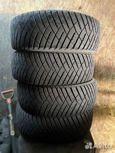 Goodyear Ultragrip Ice Arctic 215/60 R17