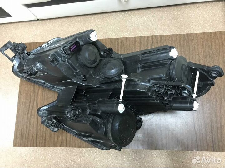 Фара правая галоген Skoda Kodiaq