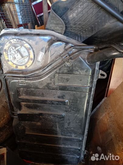 Бензобак нива шевроле в сборе