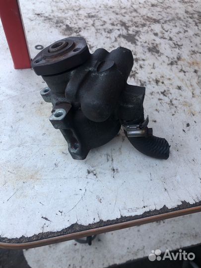 Насос гура на Фольксваген Гольф 3