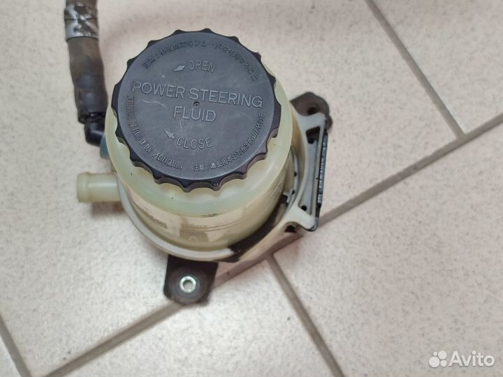 Бачок гур Toyota Land Cruiser 200 2007-2021