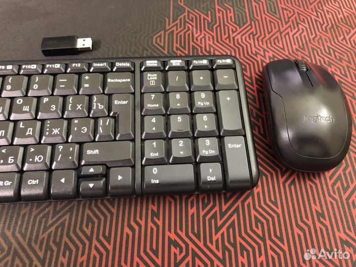 Logitech Wireless Combo MK220 Desktop (920-003169)