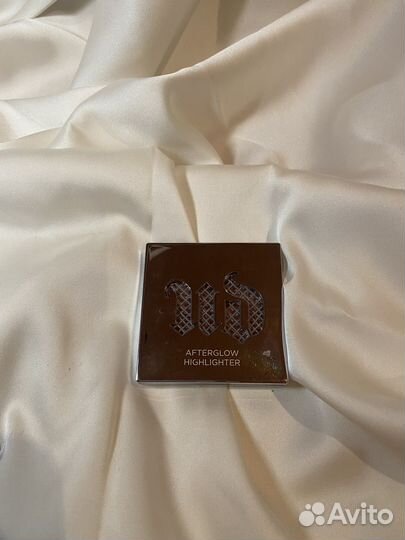 Румяна хайлайтер Urban Decay aura