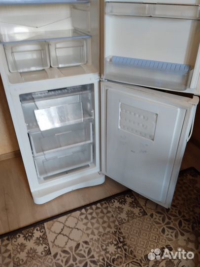 Холодильник Indesit двухкамерный б/у