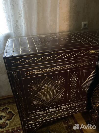 Сундук старинный