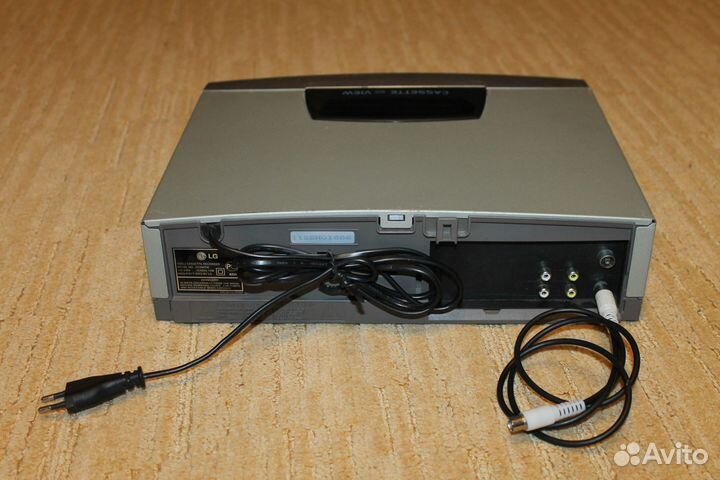 Видеомагнитофон LG