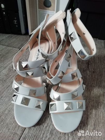 Босоножки новые, 37р