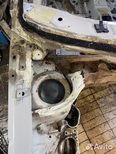 Volkswagen polo Передний правый Ланжерон