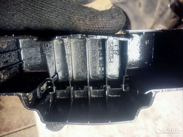 Крышка блока предохранителей Opel Astra H 13129783