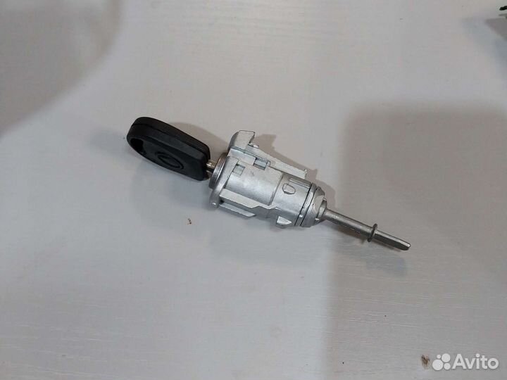 Личинка передней левой двери Passat b5