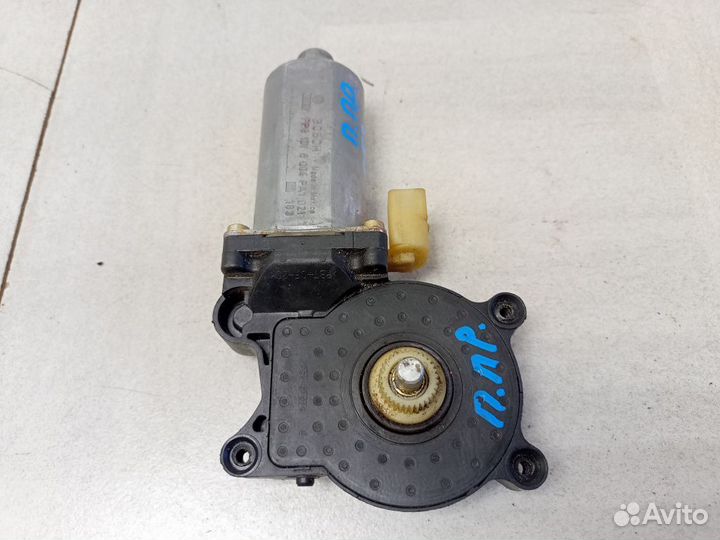 Моторчик переднего правого стеклоподъемника