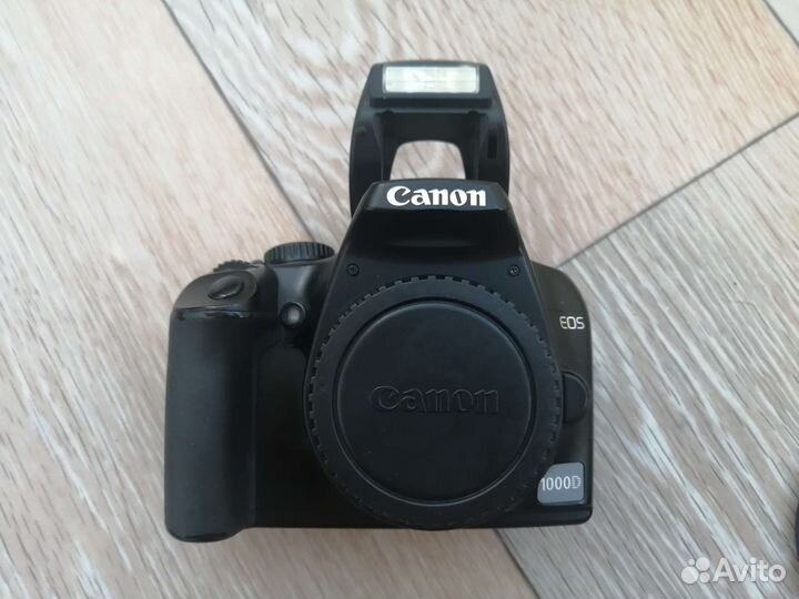 Зеркальный фотоаппарат Canon 1000d