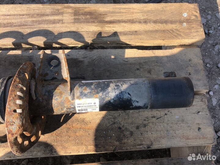Передняя левая стойка в сборе фольцваген джетта 6