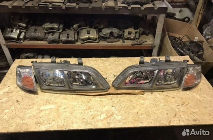 Фары с поворотниками комплект Nissan Primera P11