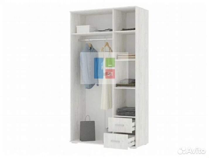 Шкаф трехстворчатый