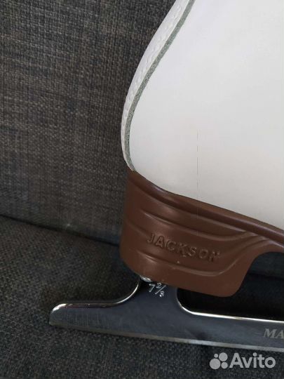 Фигурные коньки Jackson