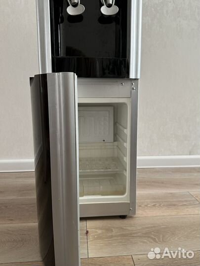 Кулер для воды с холодильником