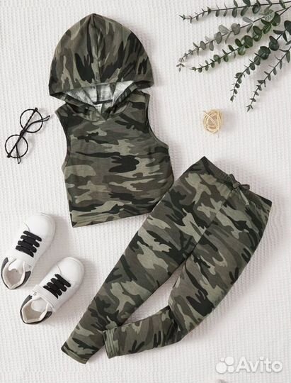 Костюм с камуфляжным принтом леггинсы и майка