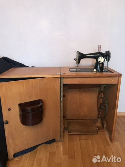 Швейная машинка подольская ножная с тумбой