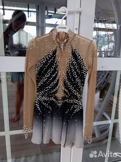 Костюм для фигурного катания размер 132-146