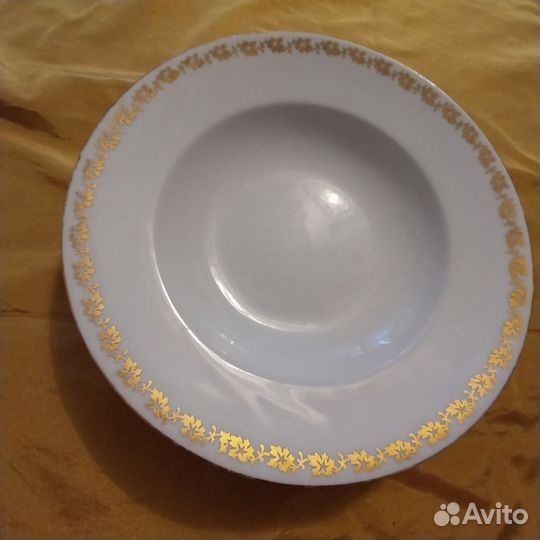 Новые фарфоровые бокалы.Тарелки