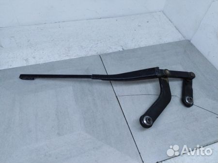 Поводок стеклоочистителя передний