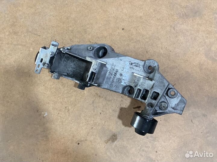 Кронштейн генератора Renault 2.0dci M9R