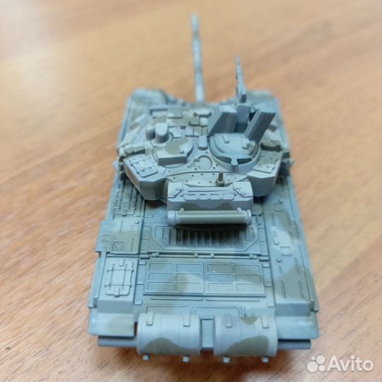 Танк Т-90 масштаб 1/72