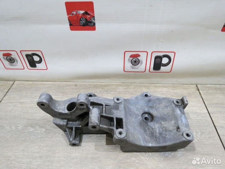 Кронштейн компрессора кондиционера Chevrolet Cruze