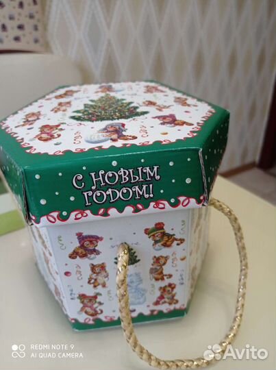 Коробки новогодние для подарков