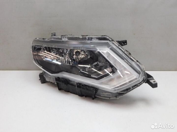 Фара правая Nissan X-Trail