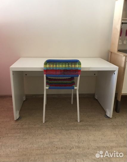 Детский стол со стулом