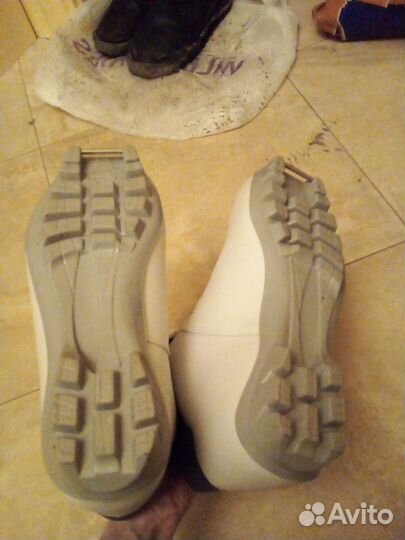 Ботинки лыжные, утеплённые, лыжи, палки