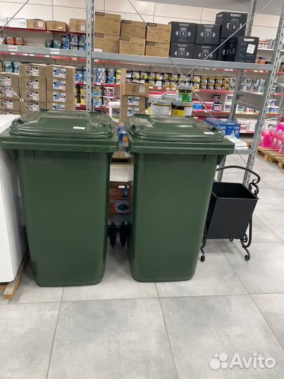 Контейнер для мусора 240л с крышкой на колесах