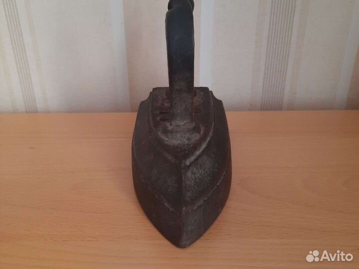 Чугунный утюг