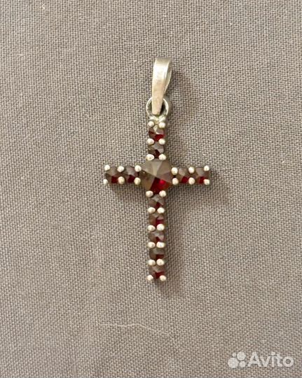 Крестик серебро гранаты