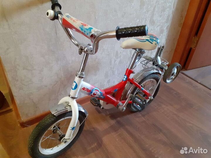 Детский велосипед четырехколесный