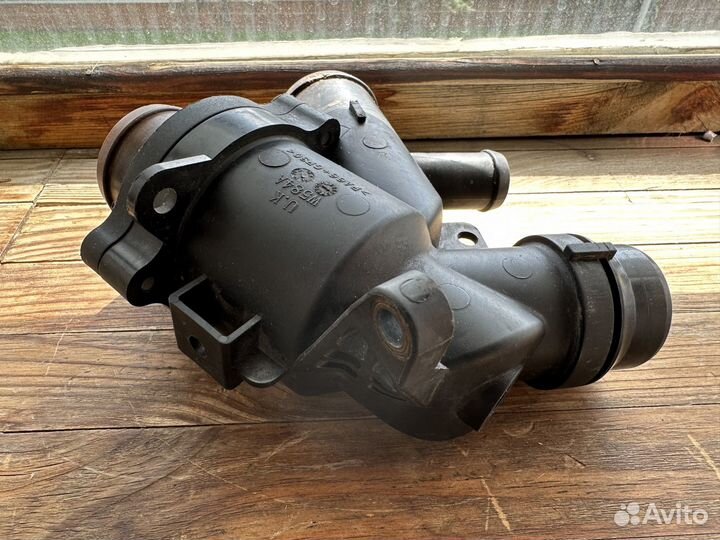 Термостат Jaguar xf aj812976