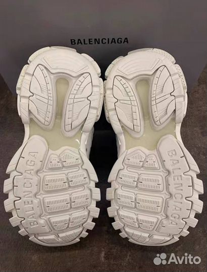 Balenciaga track 1