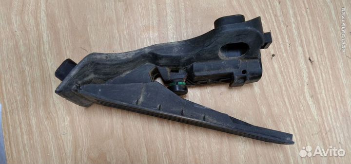 Педаль газа Volkswagen Passat