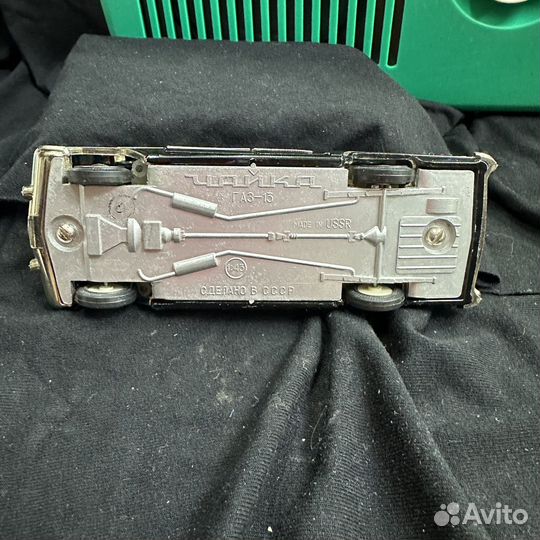 Модель моделька машина чайка газ 13 1:43 игрушка