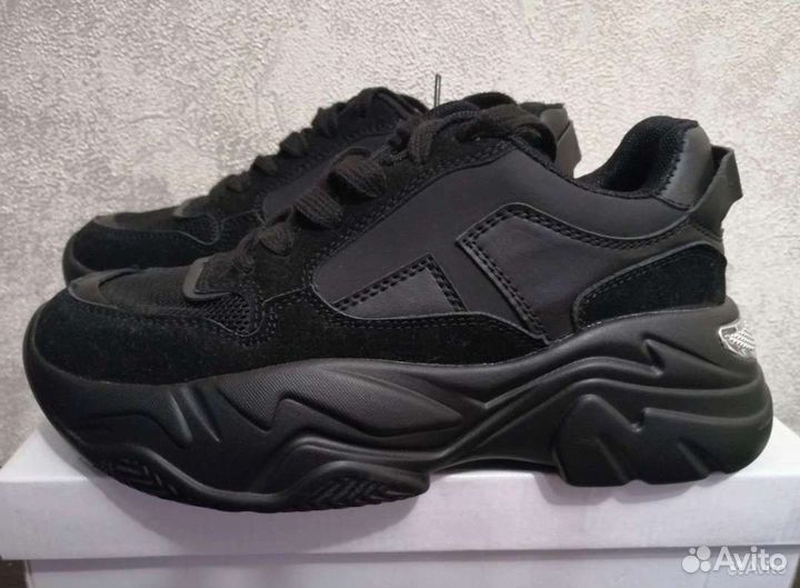 Кроссовки женские 36 размер