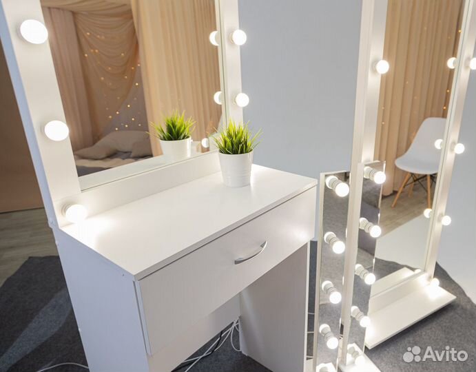 Гримерное зеркало под барный стул