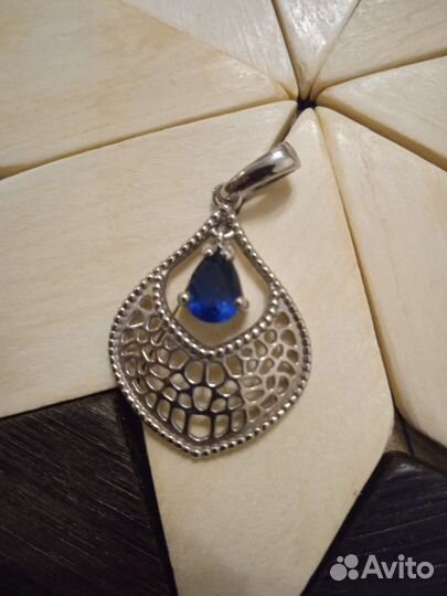 Серебряные кулоны, кольца с фианитами и малахит