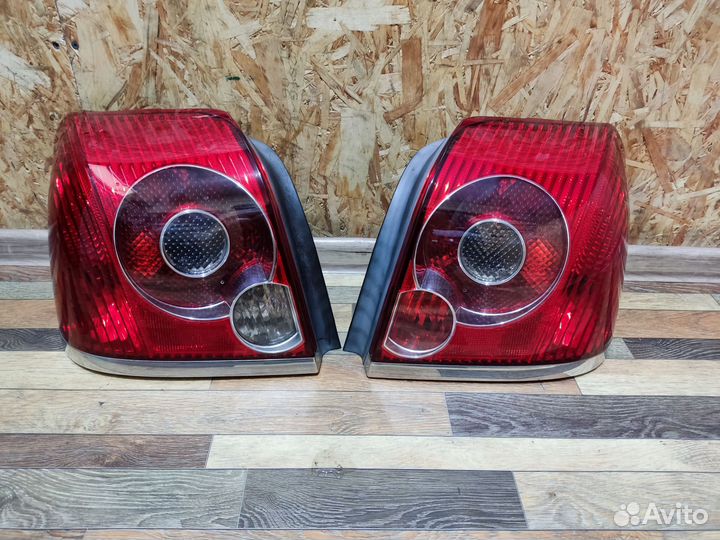 Стоп-сигналы Тойота Авенсис 2006-2008