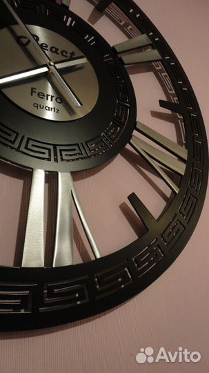 Часы с греческим орнаментом(меандр) 500 мм React