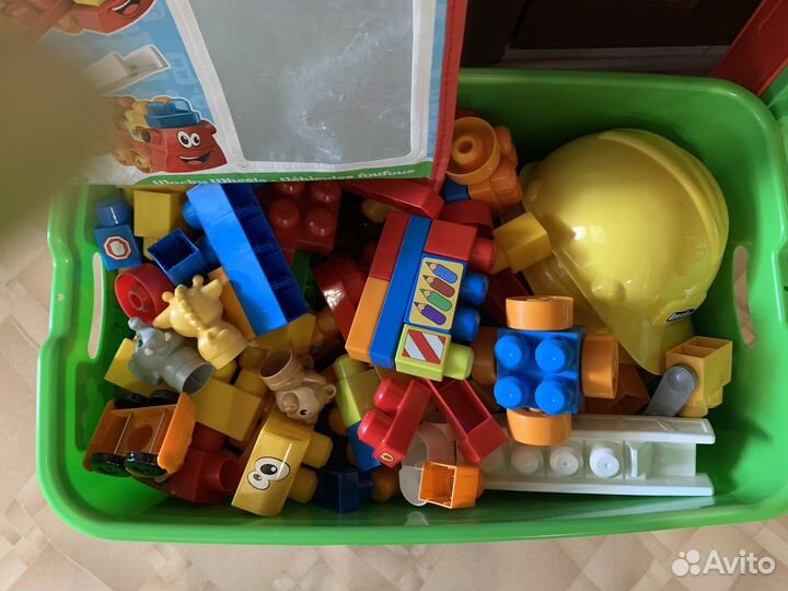 Конструктор mega blocks много деталей и стол